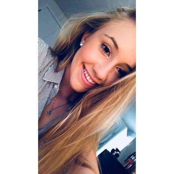 Meet your Posher, Gabby - Picture 1 of 1